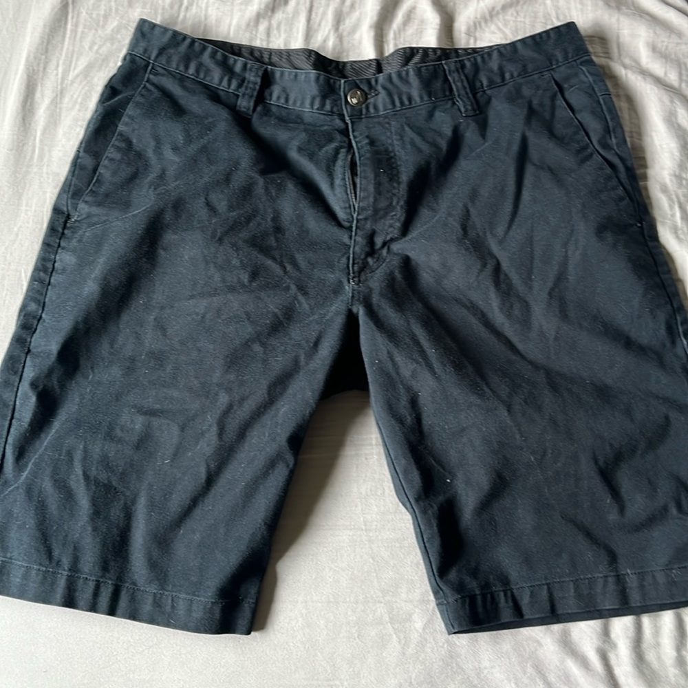 Men’s black volcom shorts